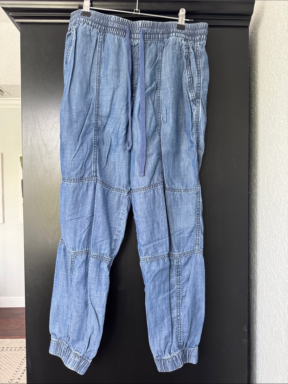 Women’s GAP Blue Jogger Jeans with Elastic Waist - 100% Lyocell
